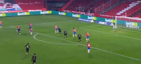 马兹拉维：右中卫和右翼卫都适合我，我能做到兼顾进攻和防守